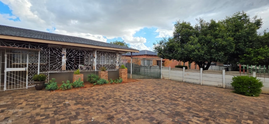 5 Bedroom Property for Sale in Elandia North West